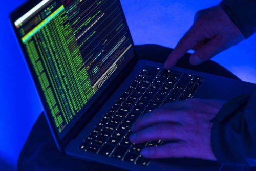 Hacker erbeuten Lohnabrechnungen, Steuer-ID und Telefonnummern von Mitarbeitern deutscher Firmen und stellen sie ins Darknet: Polizei und Staatsanwaltschaft ermitteln