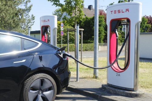 Diese Irrfahrt eines E-Auto-Besitzers zeigt Teslas großen Vorteil bei der Ladeinfrastruktur