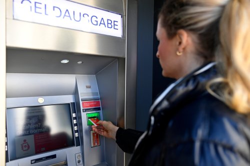 21 Banken greifen ab dem ersten Euro zu – das solltet ihr jetzt über Negativzinsen für Girokonto und Tagesgeld wissen