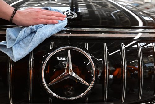 Korruptionsaffäre bei Mercedes: Ermittler durchsuchen Büros von Zulieferer aus Baden-Württemberg