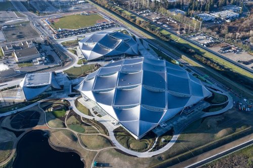Der neue Google Campus wirkt von außen wie ein riesiges Zelt – so sieht er von innen aus
