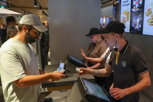 Die Burger-Kette, die McDonalds in Russland ersetzt, hat angeblich 2 Millionen Kunden pro Tag, aber nicht alle Gäste sind zufrieden