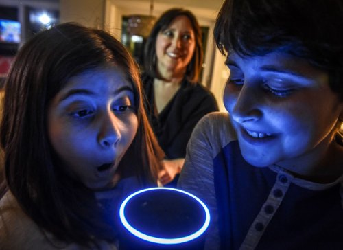 Amazon demonstriert, wie Alexa Stimmen von Verstorbenen nachahmt