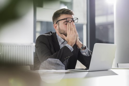 „Typische Risikogruppe Männer Mitte 30 an der Börse“: Welche Symptome Stress auf der Arbeit auslösen kann
