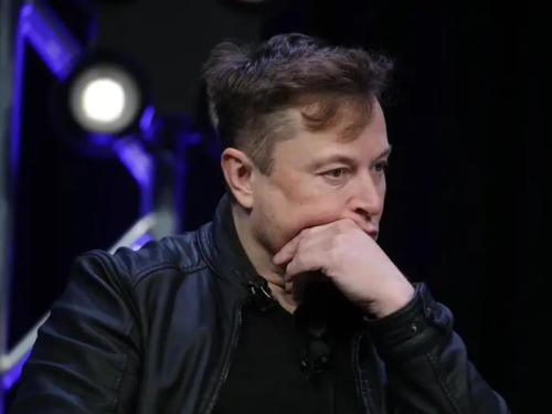 Er schlafe am Schreibtisch ein und feuere Mitarbeiter, die nicht seiner Meinung sind: Ex-Tesla-Manager berichtet über den Arbeitsalltag mit Elon Musk