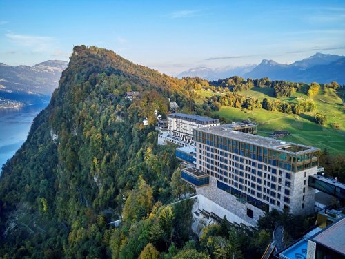 In diesem Schweizer Luxusresort kostet ein Zimmer bis zu 46.000 Dollar die Nacht — so sieht das Hotel, in dem die reichste Familie Asiens den Lockdown verbrachte, von innen aus