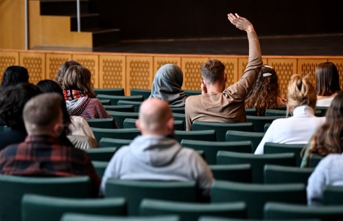 Lieber Gender-Studies: Es gibt zu wenig Mint-Studierende in Deutschland — Experten warnen vor Wirtschafts-Problemen