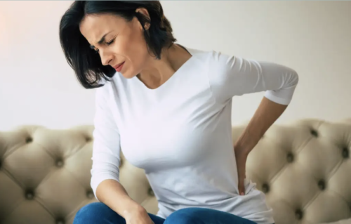 Neun Gründe für Schmerzen im unteren linken Rücken und wann ihr einen Arzt aufsuchen solltet