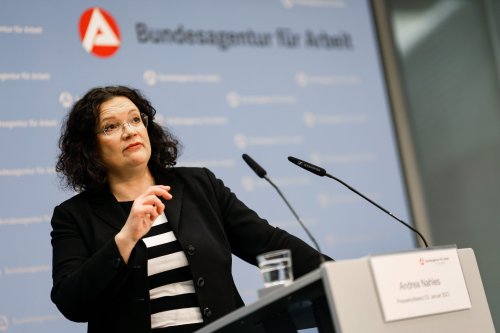 In Deutschland sind Arbeitskräfte so knapp wie zuletzt im Wirtschaftswunder – doch gleichzeitig steigt die Zahl der Arbeitslosen