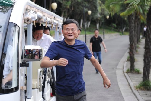 Erst Lehrer, dann Chinas Tech-Titan, jetzt Hightech-Farmer: Die Welt lernt Alibaba-Gründer Jack Ma neu kennen