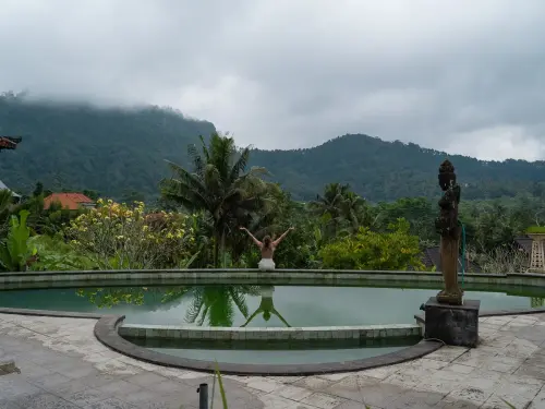 Eine TikTokerin buchte bei Airbnb eine Unterkunft auf Bali – und kam in einer Geisterstadt an