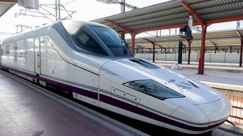 Auge de la alta velocidad en España pese a las incidencias constantes: el 38% de los españoles viajará más en tren