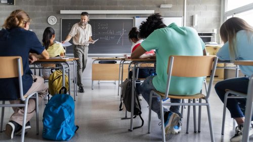 Cuánto cobra un profesor de secundaria en España: este es el sueldo en cada comunidad autónoma