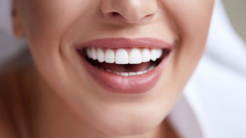 Colgate vende un aparato que te blanquea los dientes sin que hagas nada, y rebajadísimo de precio