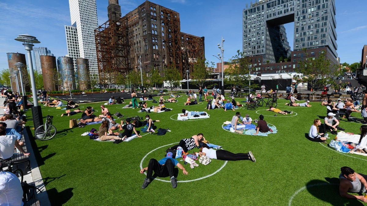 Surrealistas cambios que playas y parques están sufriendo en diferentes lugares del mundo para que la gente pueda acceder tras el coronavirus