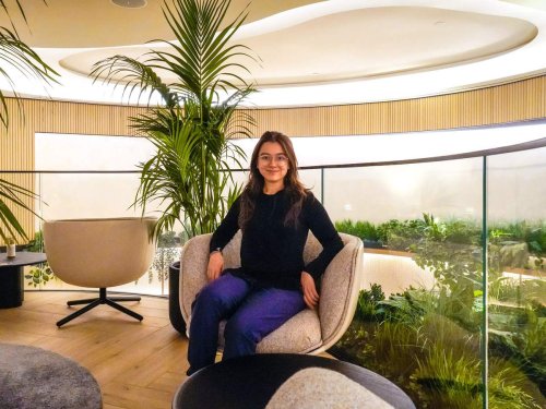 I visited an airport lounge for the first time and 6 things surprised me, from free facials to private suites