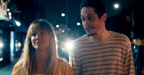 I'm Already Obsessed With Pete Davidson & Kaley Cuoco's Time-Travel Rom-Com