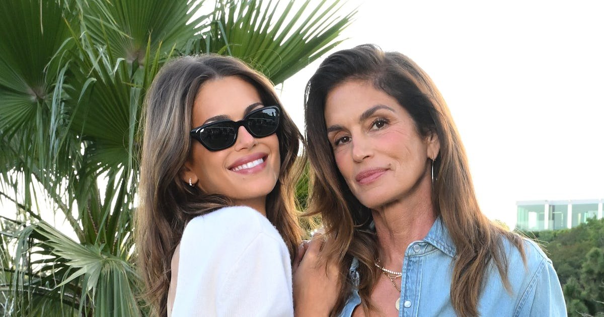 Kaia Gerber & Cindy Crawford Just Put The Most High-Glam Spin On “Mommy & Me” Hair