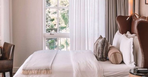 How To Create A Perfect Hotel Bed At Home