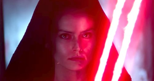'Star Wars 9' Theory Reveals Dark Rey May Be Possessed by Palpatine