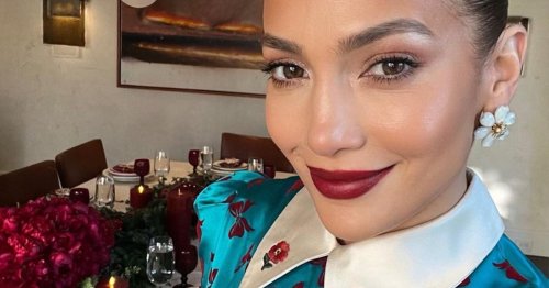 Jennifer Lopez’s Royal Blue Nails Are An Unexpected Winter Mani Move
