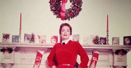 This ’50s Christmas Tree Decorating Idea Is Still So Chic