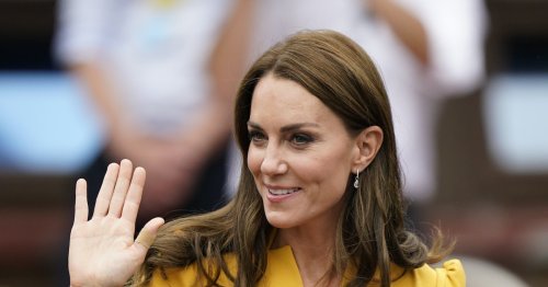 Kate Middleton Brings Sunshine Yellow Into the Maternity Unit