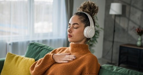 I Tried A Sound Healing App & It Helped Me Sleep More Deeply