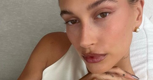 This Minimalist Makeup Trend Wants You To Toss Out Your Mascara