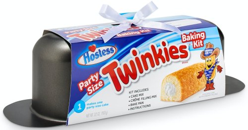 You Can Make A HUGE Party-Size Twinkie This Holiday With This Super Simple Baking Kit