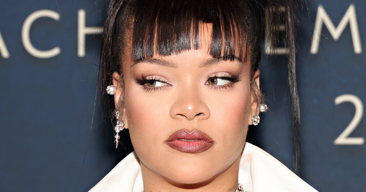 Rihanna’s Bright Red Mani Is Here To Remind You That Summer Isn’t Over