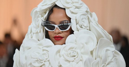 TikTok Can’t Get Over Rihanna’s $600,000 Diamond Toe Ring | Flipboard
