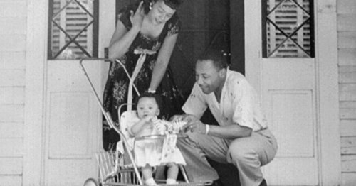 9 Images Of Martin Luther King Jr. At Home With The Kids