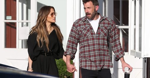 21 Photos Of Ben Affleck Holding Coffee, Cigarettes, Or J.Lo’s Hand