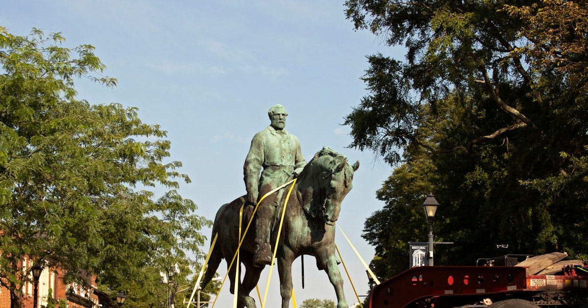 What happened to Charlottesville’s Robert E. Lee statue?