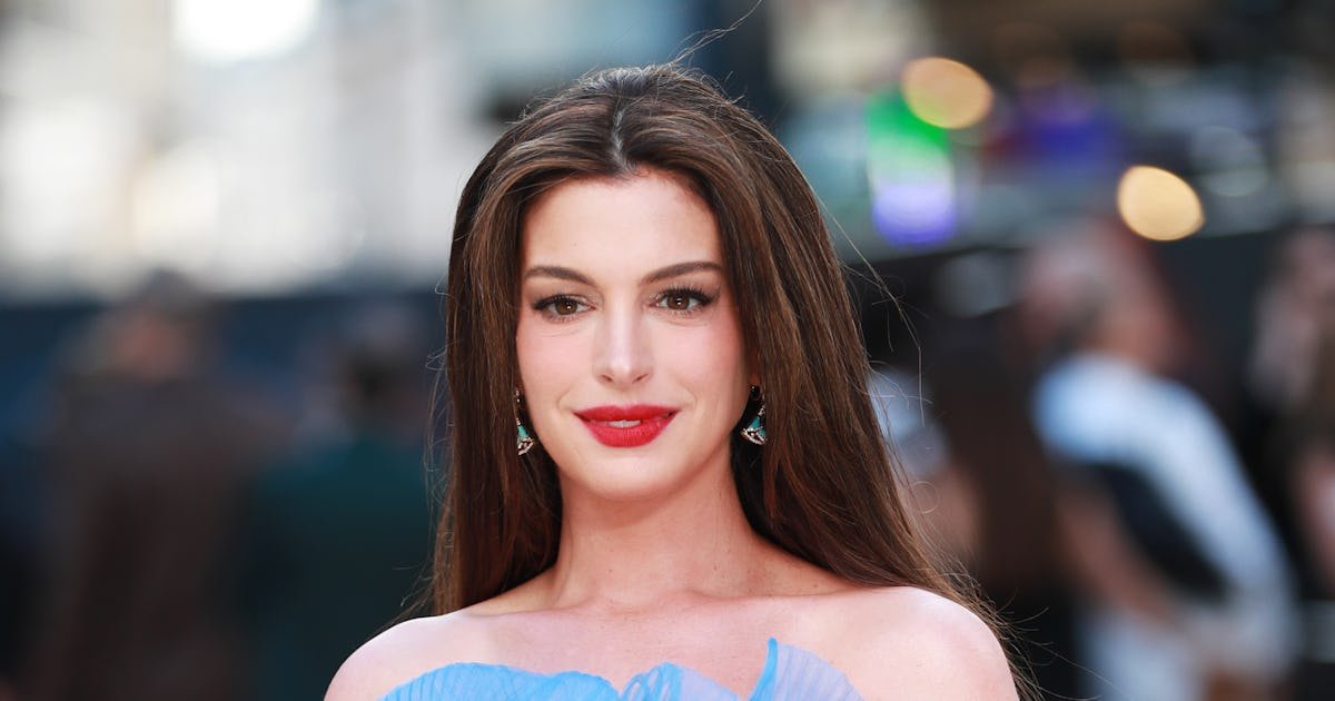Anne Hathaway’s The Odyssey Looks Are A Masterclass in Maternity Glamour