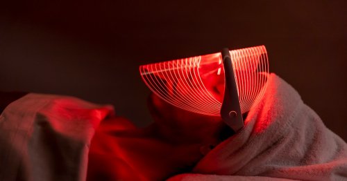 How To Use Red Light Therapy At Home: A Quick & Easy Guide