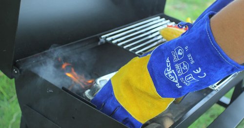 These Heat-Resistant BBQ Gloves Are The Best For Summer Grilling