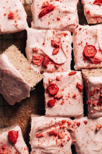 Fresh Strawberry Sheet Cake with Strawberry Cream Cheese Frosting