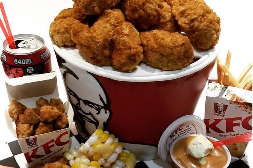 This Woman Made An Absolutely Ridiculous KFC Cake That Looks Just Like The Real Thing
