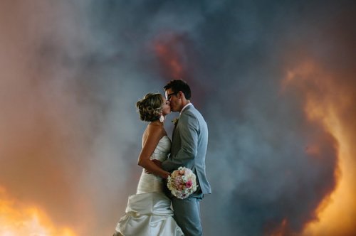 An Oregon Couple Rushed Through Their Wedding Because Of A Wildfire And The Photos Are Breathtaking