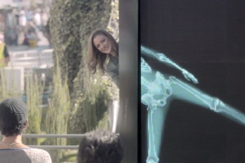Everything In The Viral Video Of The Skeletons Kissing Behind An X-Ray Is Actually Real