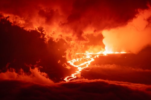 Hawaii’s Mauna Loa Volcano Is Spraying Lava 200 Feet In The Air, And The Photos Are Incredible