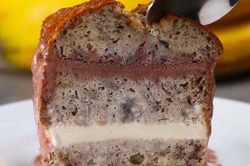Stop What You're Doing And Make This Banana Bread Ice Cream Cake Right Now