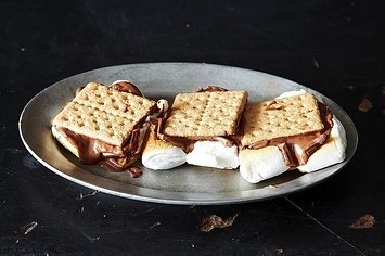 The Easiest Way To Make S'Mores