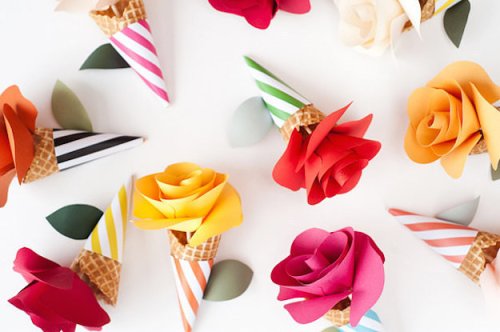 26 Absolutely Stunning Paper Flower DIYs