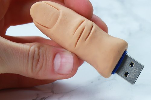 Keep Track Of Your Thumb Drive With These DIY Cases
