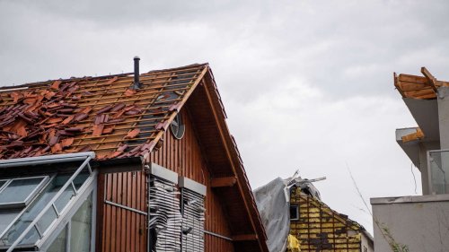 Unwetter in Deutschland: Drei Tornados wüten in NRW - Frau schwebt in Lebensgefahr