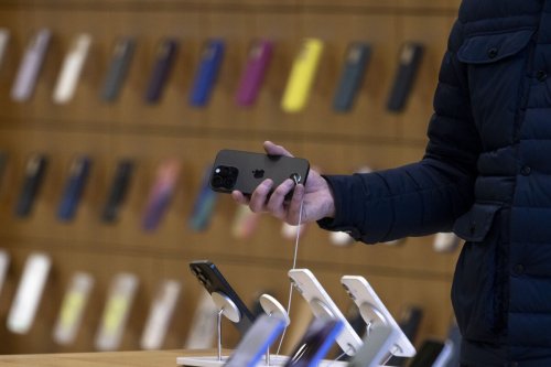 Trump Asks Apple to Stop Moving iPhone Production to India