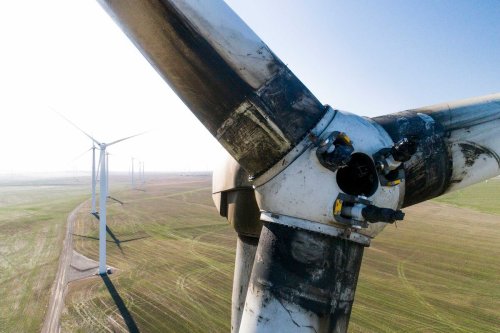 Wind Turbines Taller Than the Statue of Liberty Are Falling Over